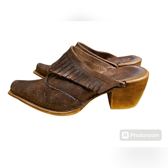 Vintage Western distressed borwn leather pointy toe Booties by Naturalizer.  8 - Picture 3 of 6